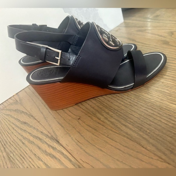 Tory Burch Metal Miller Wedge in Navy women’s size 6 - Picture 5 of 8
